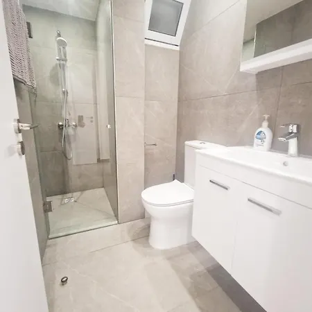 Short Walk From Nissi - Excellent Location! شقة أيا نابا