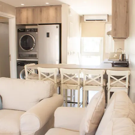 Short Walk From Nissi - Excellent Location! شقة أيا نابا