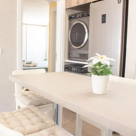 Διαμέρισμα Short Walk From Nissi - Excellent Location!